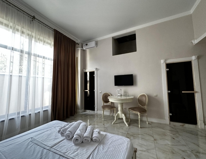 Номер люкс премиум №1 - Отель «Луман Ихан» Сухум